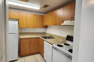 437 Executive Center Dr, West Palm Beach, FL 33401 - Photo 1