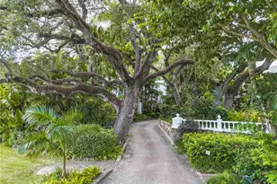 2475 S Bayshore Dr, Miami, FL 33133 - Photo 1