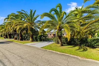 19511 SW 214th St, Miami, FL 33187 - Photo 1