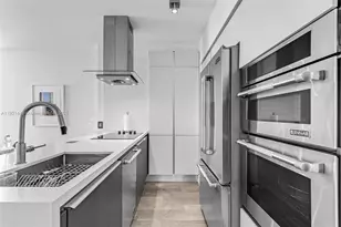 55 SE 6th St, Miami, FL 33131 - Photo 1