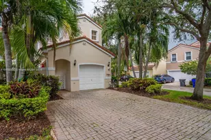 1140 Chestnut Ln, Hollywood, FL 33019 - Photo 1