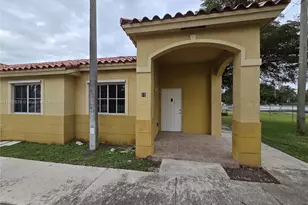 15 NE 13th Ave, Homestead, FL 33033 - Photo 1