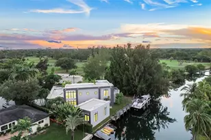 1009 NE 104th St, Miami Shores, FL 33138 - Photo 1