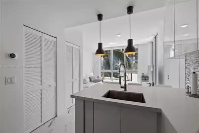 300 S Biscayne Blvd #T-1411, Miami, FL 33131 - Photo 1