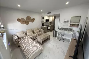 944 Jefferson Ave, Miami Beach, FL 33139 - Photo 1