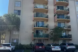 9360 Fontainbelau Blvd, Miami, FL 33172 - Photo 1