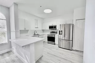 120 Jacaranda Country Club Dr, Plantation, FL 33324 - Photo 1