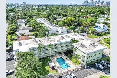 1900 NE 8th Ct #302, Fort Lauderdale, FL 33304 - Photo 1
