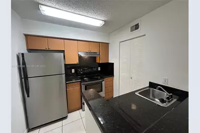 620 S Park Rd #15-2, Hollywood, FL 33021 - Photo 1
