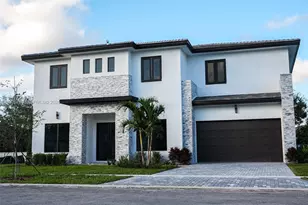 13083 Davie Oaks Dr, Davie, FL 33325 - Photo 1