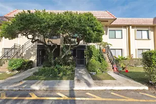 302 Lakeview Dr, Weston, FL 33326 - Photo 1