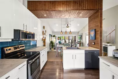 1056 E Lakes Dr, Deerfield Beach, FL 33064 - Photo 1