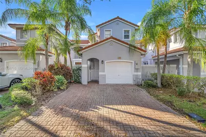 1450 Weeping Willow Way #1450, Hollywood, FL 33019 - Photo 1