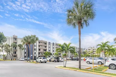 10000 NW 80th Ct #2162, Hialeah Gardens, FL 33016 - Photo 1