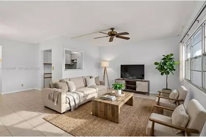 1008 N Farnham  N #1008, Deerfield Beach, FL 33442 - Photo 1
