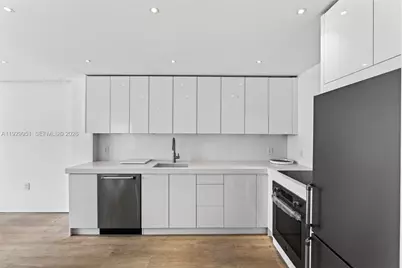 1800 Collins Ave #5E, Miami Beach, FL 33139 - Photo 1