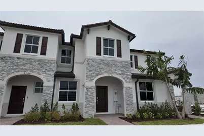 2704 SE 26th Ave, Homestead, FL 33035 - Photo 1