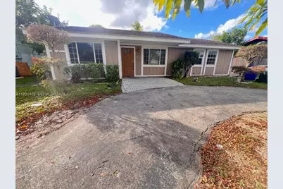 803 SW 79th Ave, North Lauderdale, FL 33068 - Photo 1