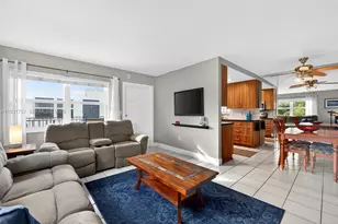 415 NE 2nd St, Hallandale Beach, FL 33009 - Photo 1