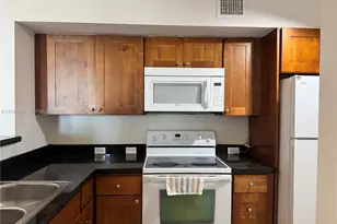 11145 SW 6th St, Pembroke Pines, FL 33025 - Photo 1