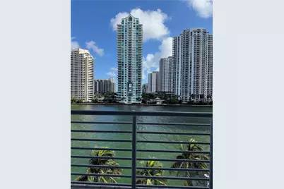 325 S Biscayne Blvd #621, Miami, FL 33131 - Photo 1