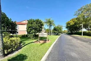 11216 SW 12th St, Pembroke Pines, FL 33025 - Photo 1