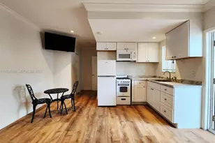 320 New York St, Hollywood, FL 33019 - Photo 1