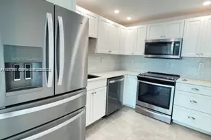 120 Lakeview Dr, Weston, FL 33326 - Photo 1