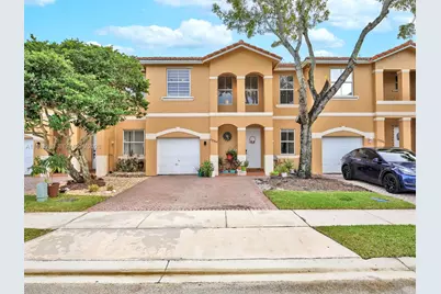 13564 NW 7th St, Pembroke Pines, FL 33028 - Photo 1