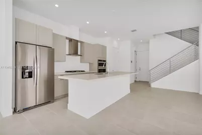 8037 NW 42nd St, Doral, FL 33166 - Photo 1