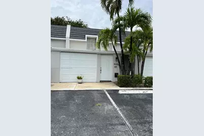 19358 Bobolink Dr, Hialeah, FL 33015 - Photo 1