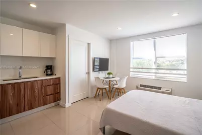 924 Marseille Dr #24, Miami Beach, FL 33141 - Photo 1