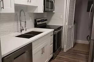 200 Lakeview Dr, Weston, FL 33326 - Photo 1