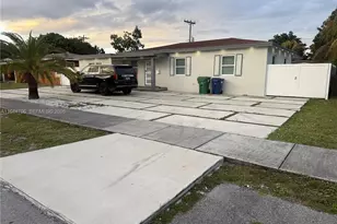 601 NW 187th St, Miami Gardens, FL 33169 - Photo 1