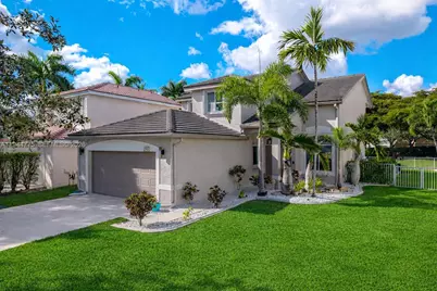 940 SW 177th Way, Pembroke Pines, FL 33029 - Photo 1