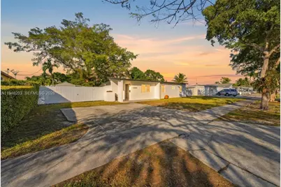 11065 SW 52nd Dr, Miami, FL 33165 - Photo 1