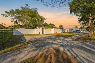 11065 SW 52nd Dr, Miami, FL 33165 - Photo 1