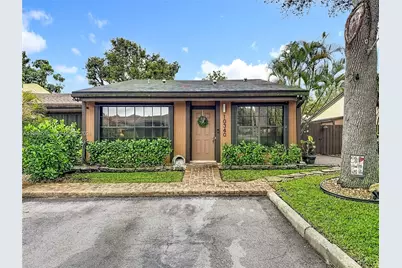 10340 Laurel Ct, Pembroke Pines, FL 33026 - Photo 1