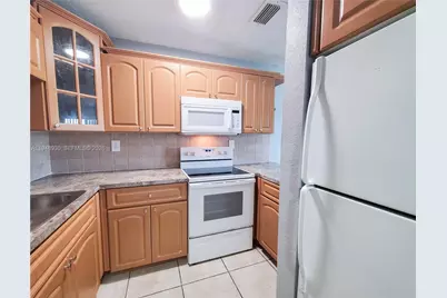 1519 W 42nd Pl #17, Hialeah, FL 33012 - Photo 1