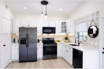 1012 NE 17th Ct #3, Fort Lauderdale, FL 33305 - Photo 1