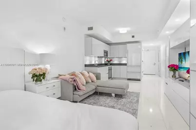 1010 Brickell Ave #1710, Miami, FL 33131 - Photo 1