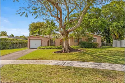 9925 SW 97th Pl, Miami, FL 33176 - Photo 1