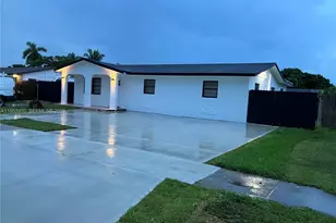 15621 SW 302nd St, Homestead, FL 33033 - Photo 1