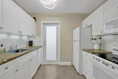 1427-1429 NE 17th Ct, Fort Lauderdale, FL 33305 - Photo 1