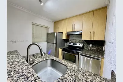 811 NE 14th Pl #4, Fort Lauderdale, FL 33304 - Photo 1