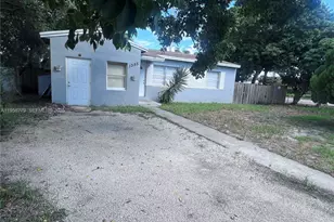 1385 NE 129th St, North Miami, FL 33161 - Photo 1