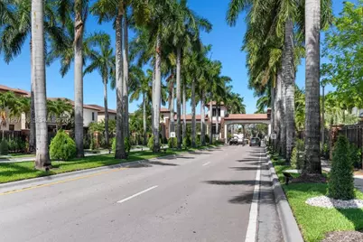 10023 NW 89th Ter, Doral, FL 33178 - Photo 1