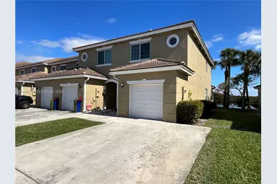 231 SW 120th Ave, Pembroke Pines, FL 33025 - Photo 1