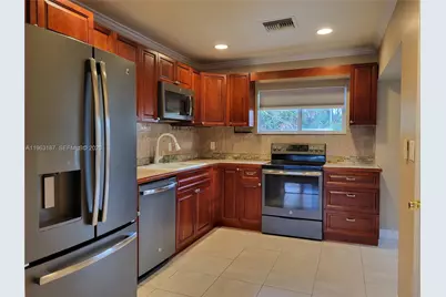 30 NE 56th St #n/a, Oakland Park, FL 33334 - Photo 1