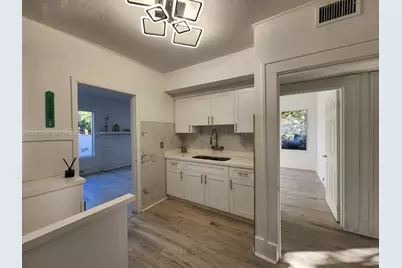 1311 11th Ave S, Saint Petersburg, FL 33705 - Photo 1